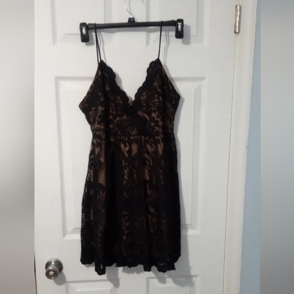Chic Black Lace Mini Dress